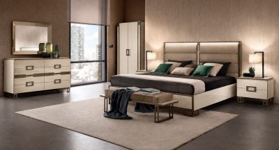 Poesia QS Bedroom w/ Light